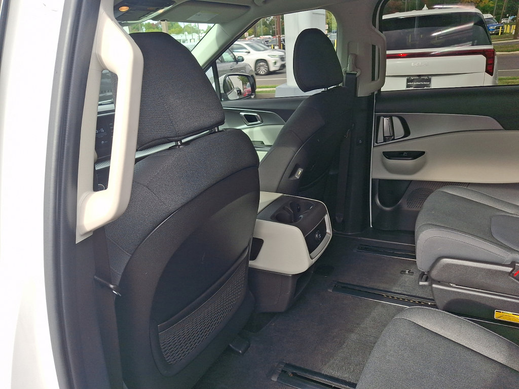Used 2022 Kia Carnival LX FWD image 21