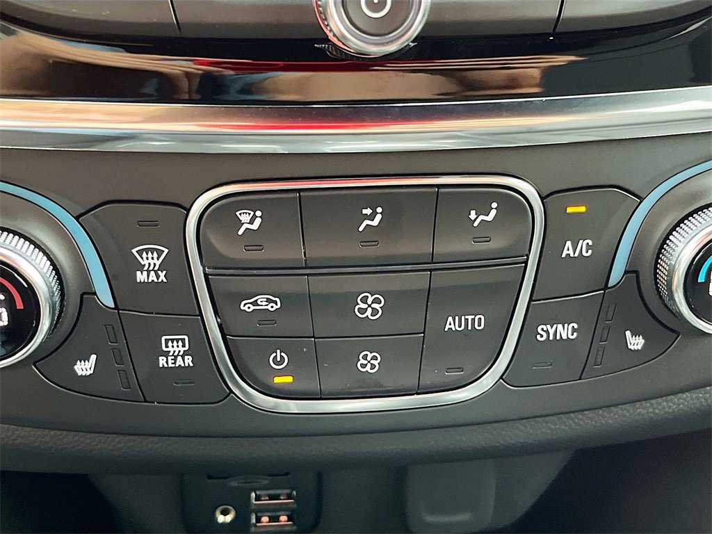 Used 2023 Chevrolet Traverse RS image 16