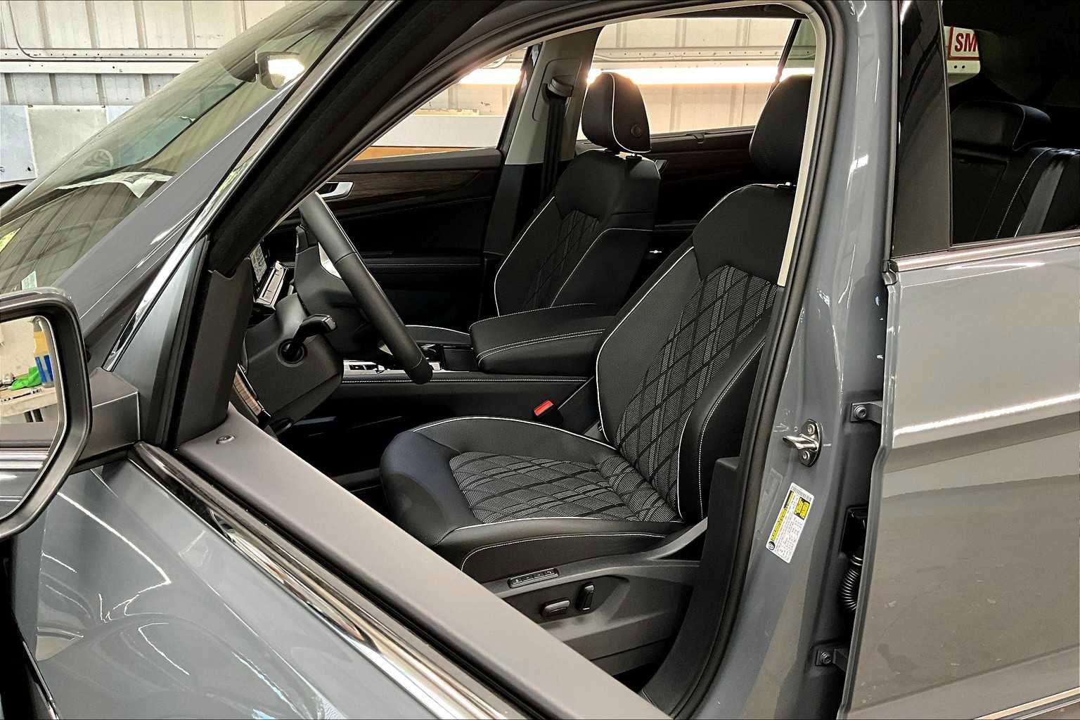 New 2026 Volkswagen Atlas SEL Premium R-Line image 11