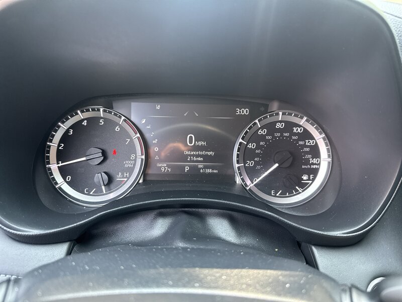 Used 2024 Toyota Highlander LE AWD/4WD image 38