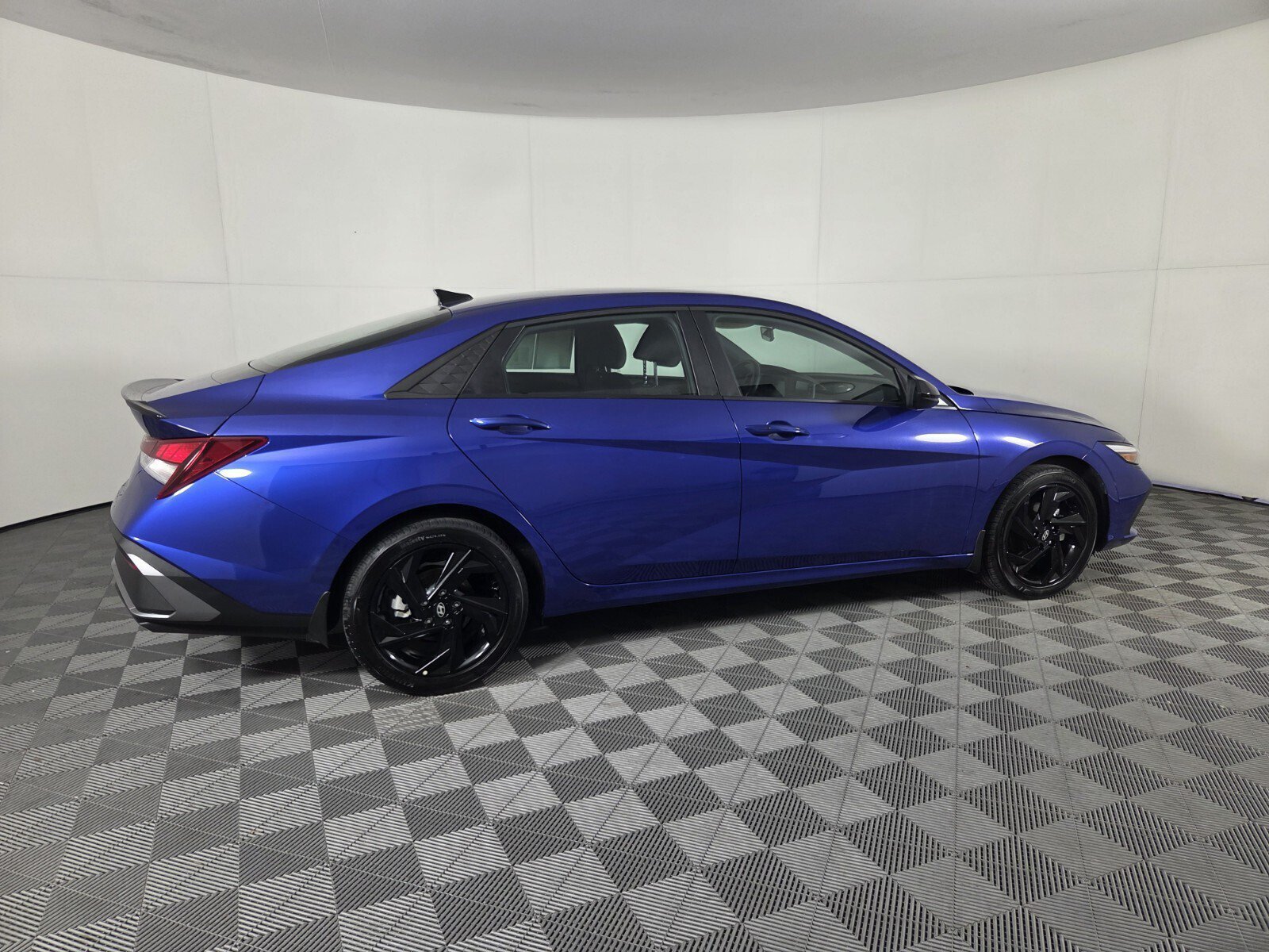 Used 2026 Hyundai Elantra Sport FWD image 4