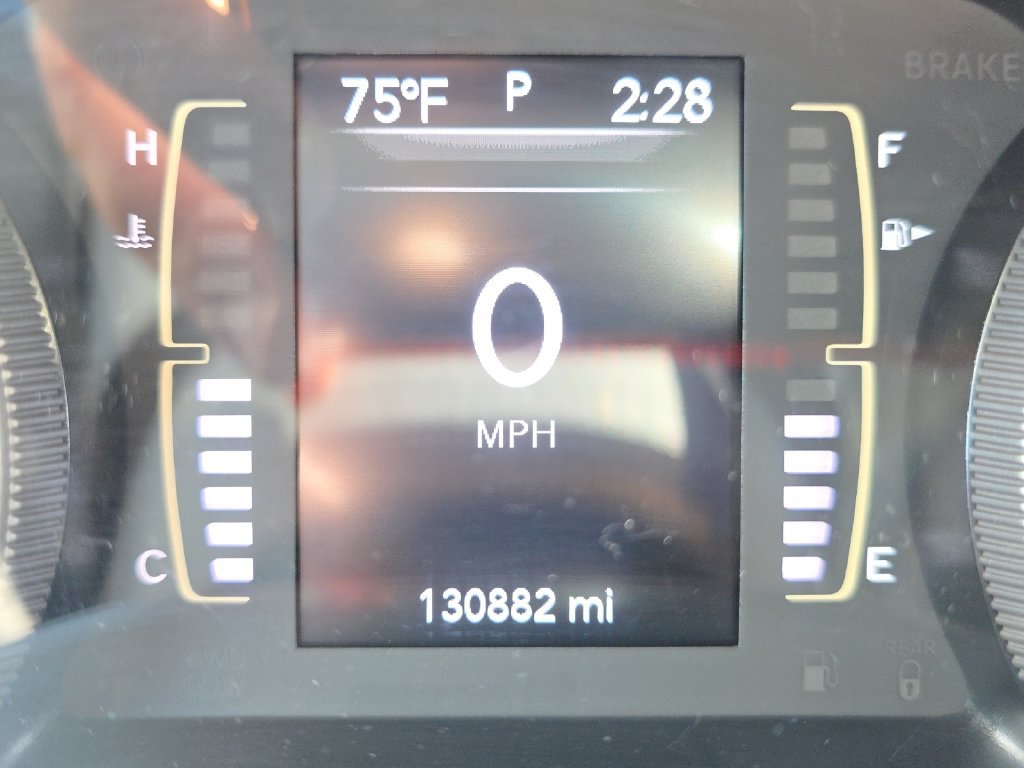 Used 2019 Jeep Cherokee Latitude Plus AWD/4WD image 22