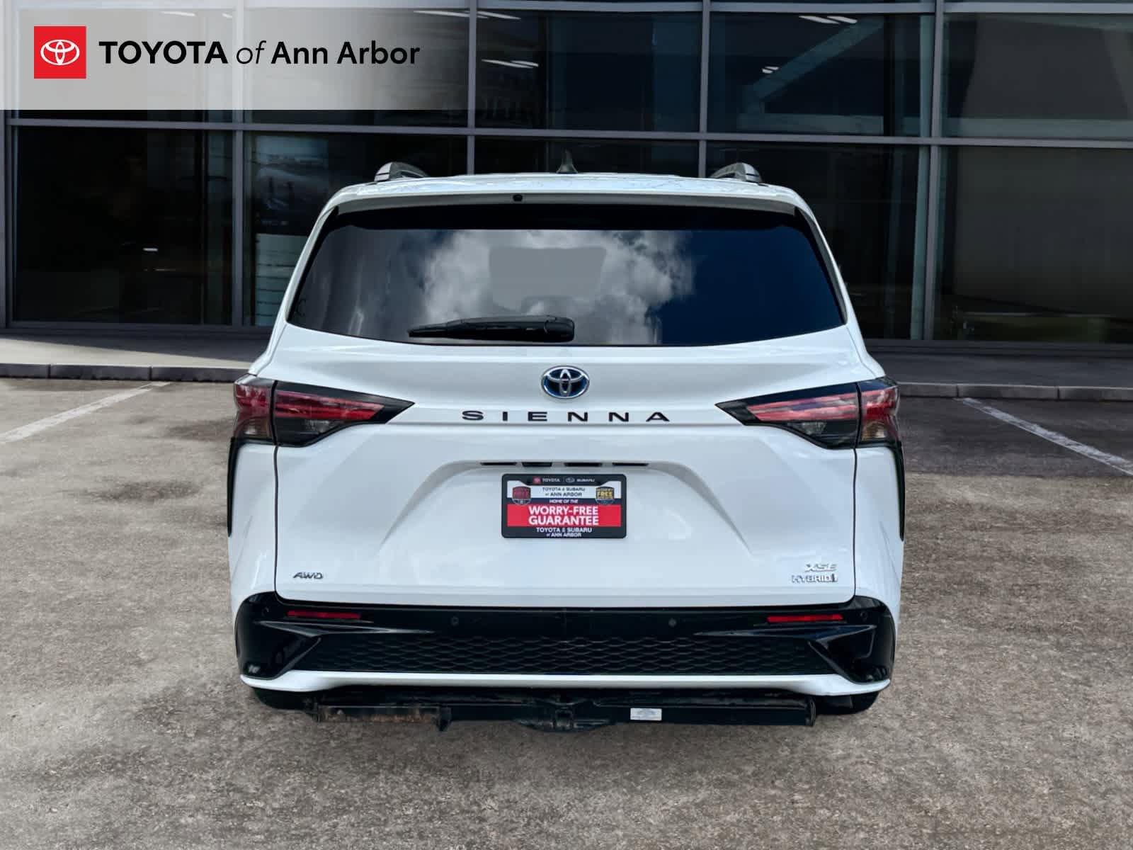 Used 2023 Toyota Sienna XSE w/ XSE Plus Package AWD/4WD image 11