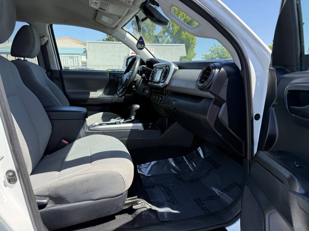 Used 2018 Toyota Tacoma SR5 RWD image 13