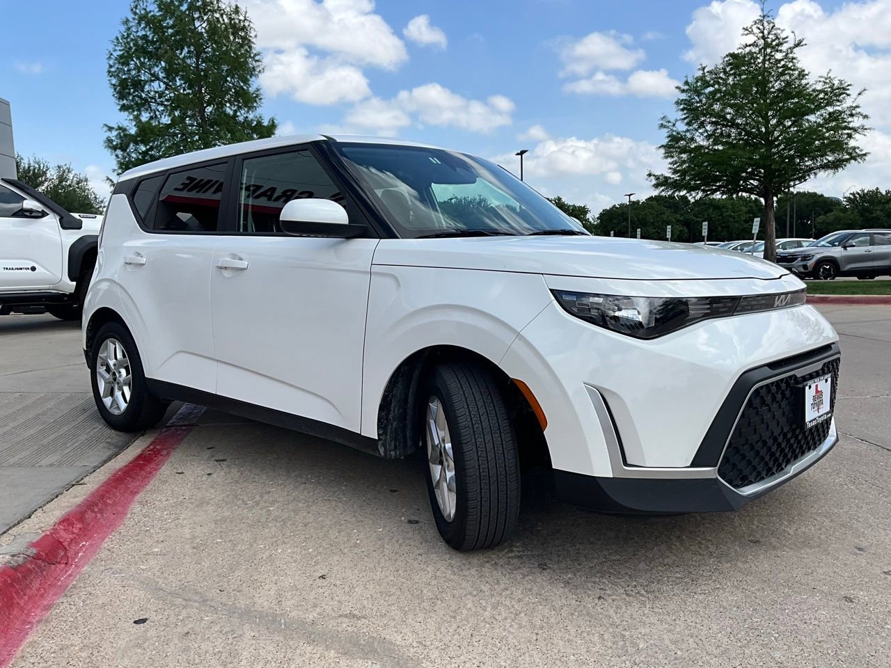 Used 2025 Kia Soul LX w/ LX Technology Package image 4