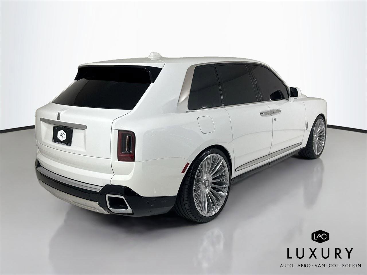 Used 2025 Rolls-Royce Cullinan AWD/4WD image 6