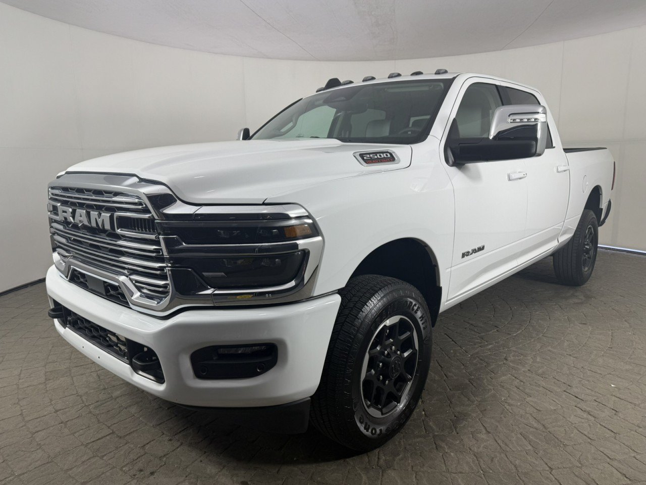Used 2026 RAM 2500 Laramie AWD/4WD image 3