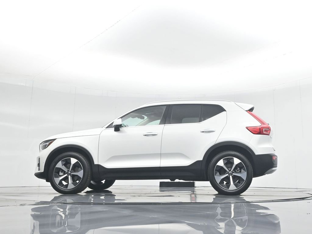 Used 2025 Volvo XC40 B5 Plus image 58