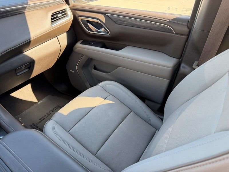 Used 2023 GMC Yukon SLT w/ SLT Premium Package image 19