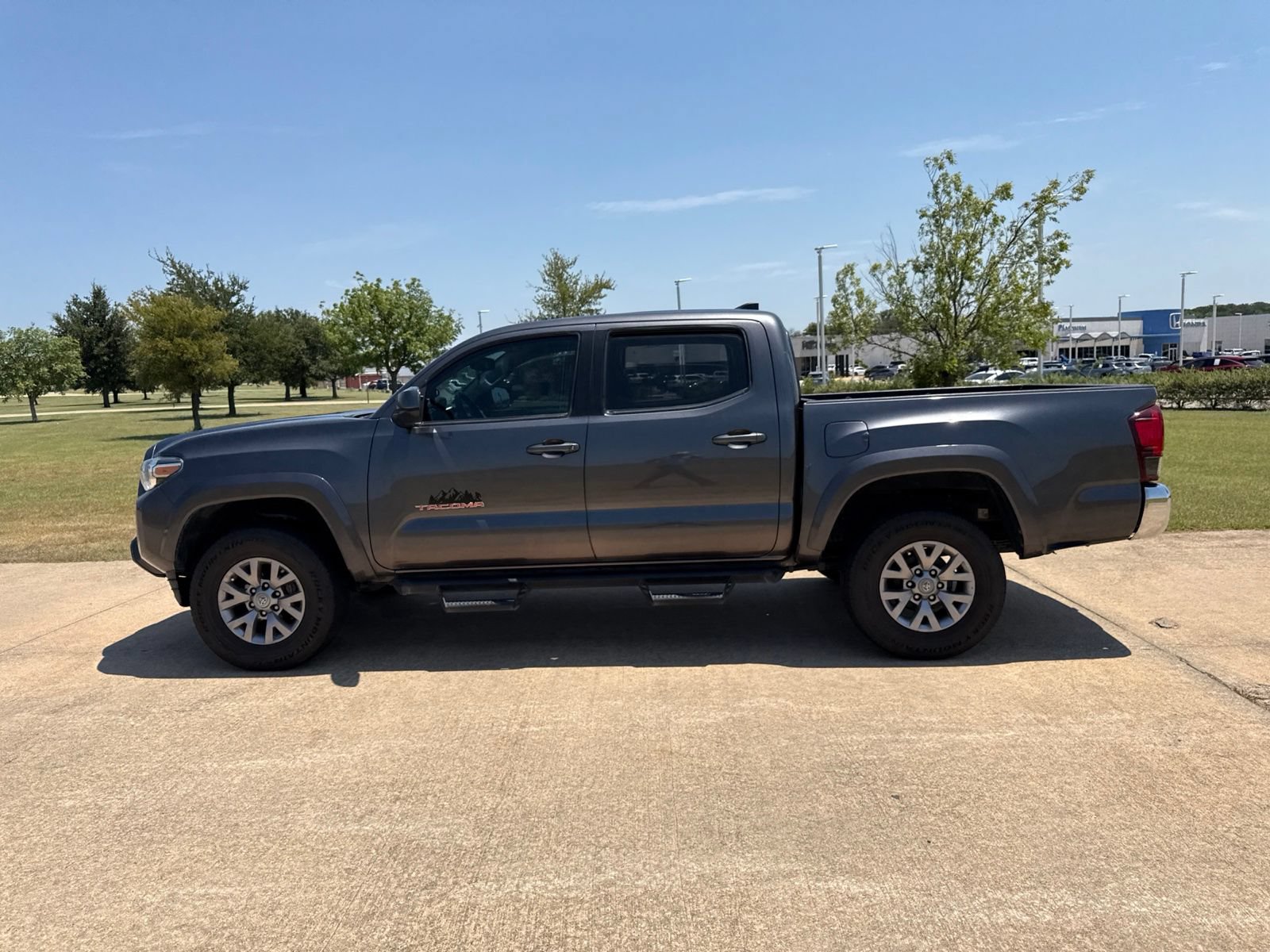 Used 2019 Toyota Tacoma SR5 RWD image 6