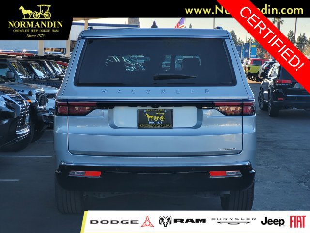 Certified 2024 Jeep Wagoneer L Series II w/ Flexible Seating Group RWD image 4