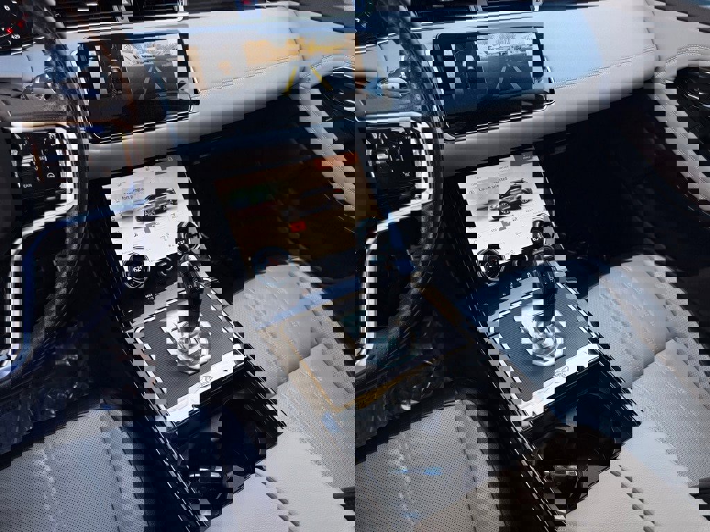 Used 2022 Land Rover Range Rover Evoque R-Dynamic SE image 23