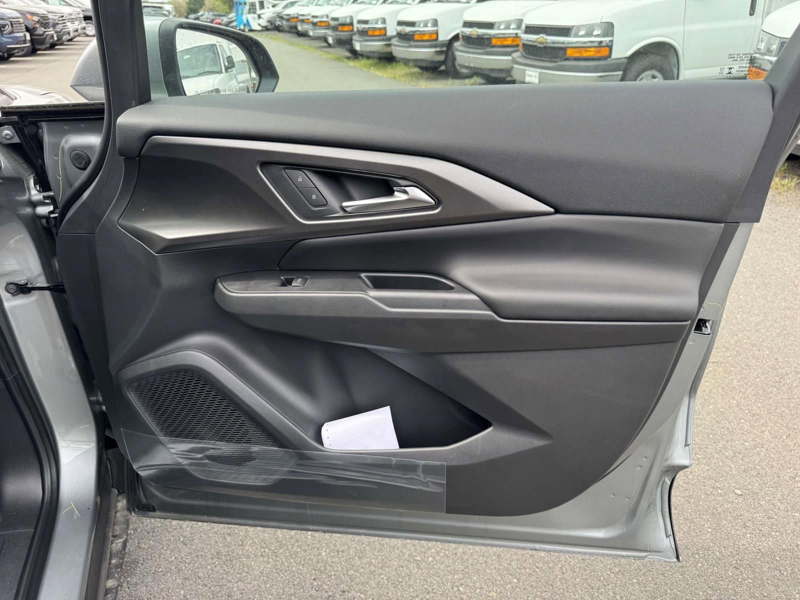 New 2026 Chevrolet Equinox EV LT image 29