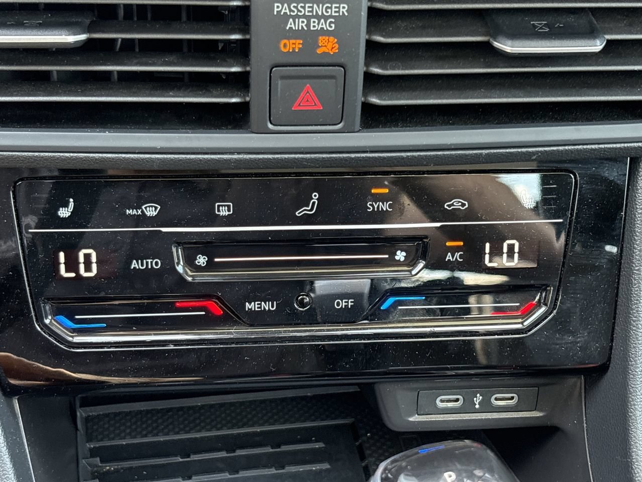 Used 2025 Volkswagen Jetta SE FWD image 6