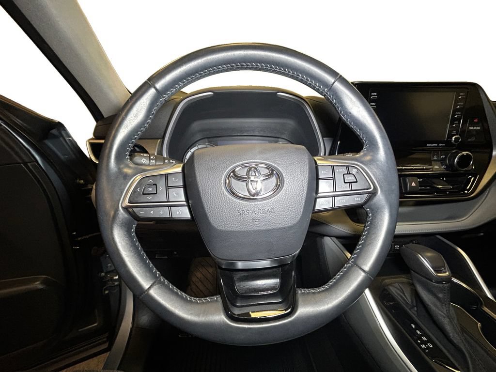 Used 2021 Toyota Highlander XLE AWD/4WD image 12