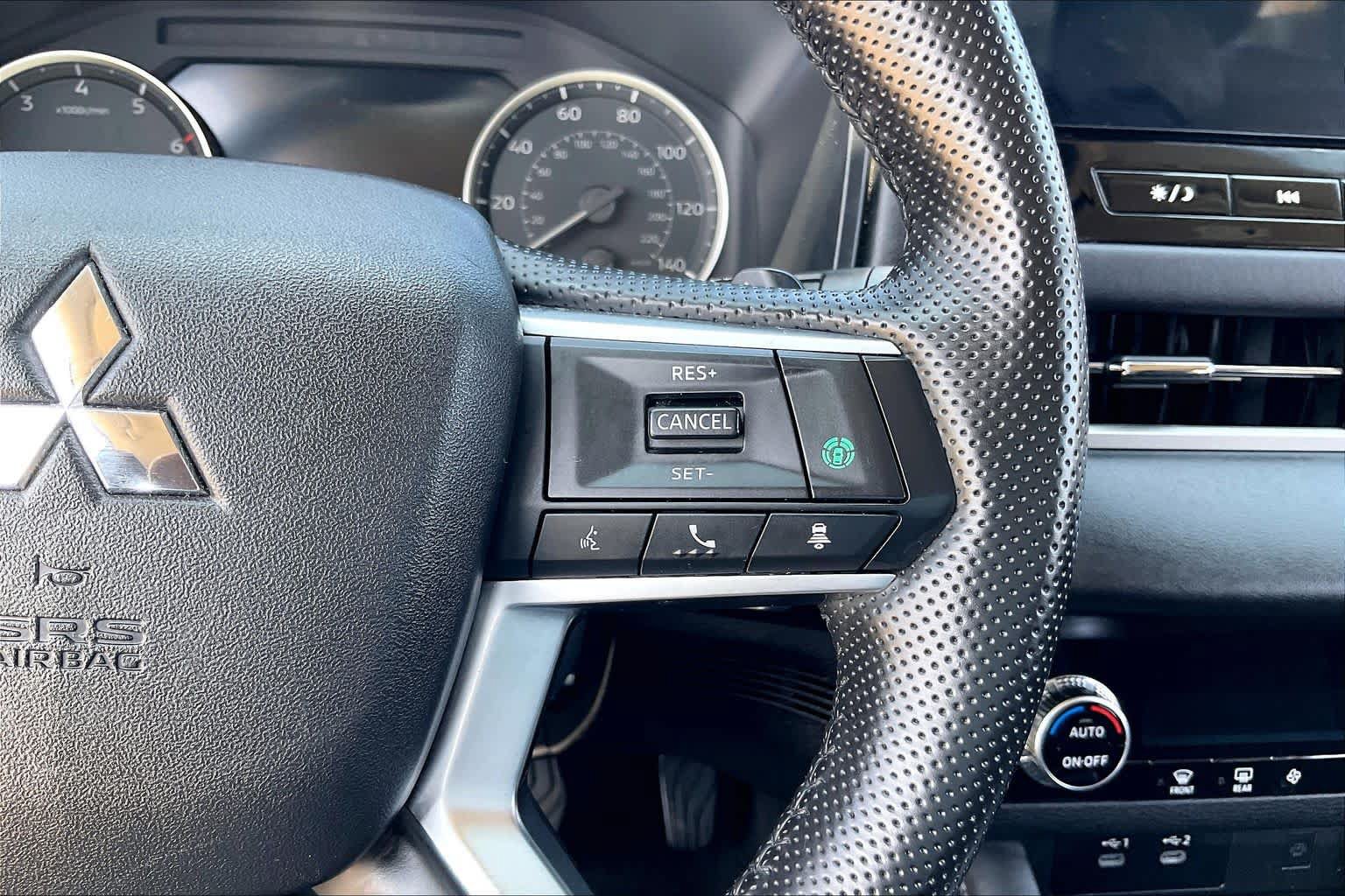 Used 2025 Mitsubishi Outlander SE AWD/4WD image 43