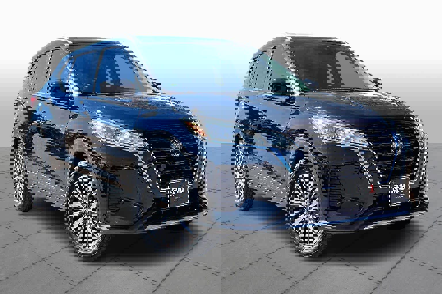 Used 2024 Nissan Kicks SV image 3