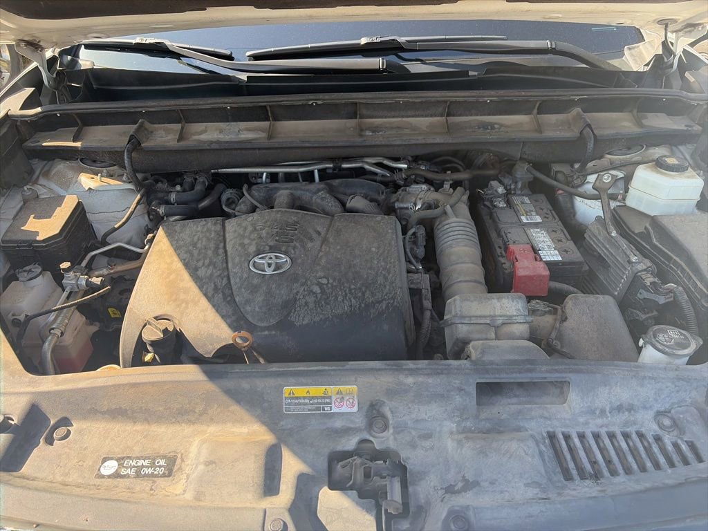 Used 2020 Toyota Highlander XLE AWD/4WD image 32