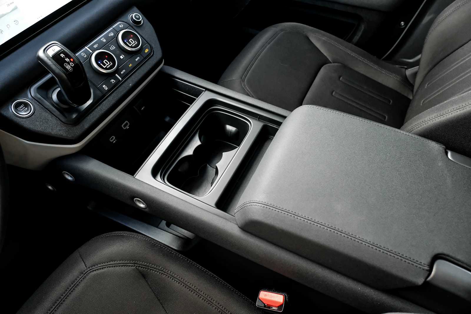 Used 2022 Land Rover Defender 90 image 23