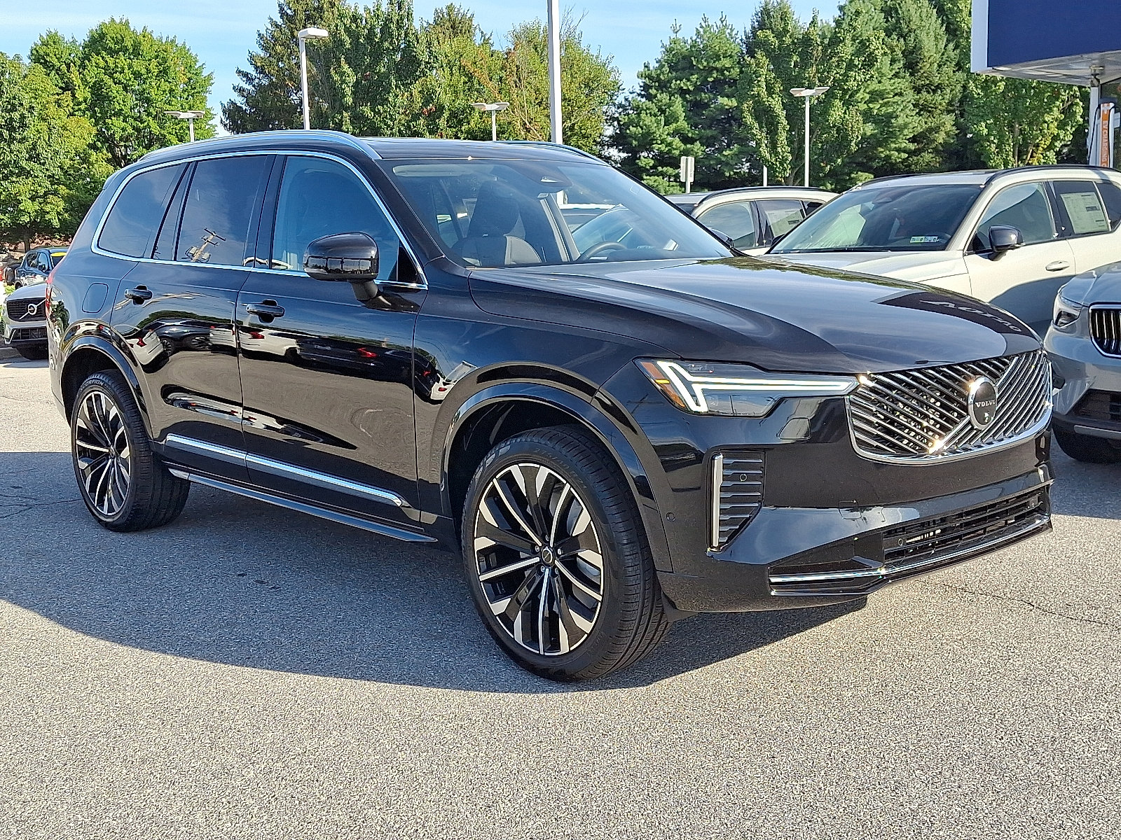 New 2026 Volvo XC90 B6 Plus w/ Protection Package Premier video 1