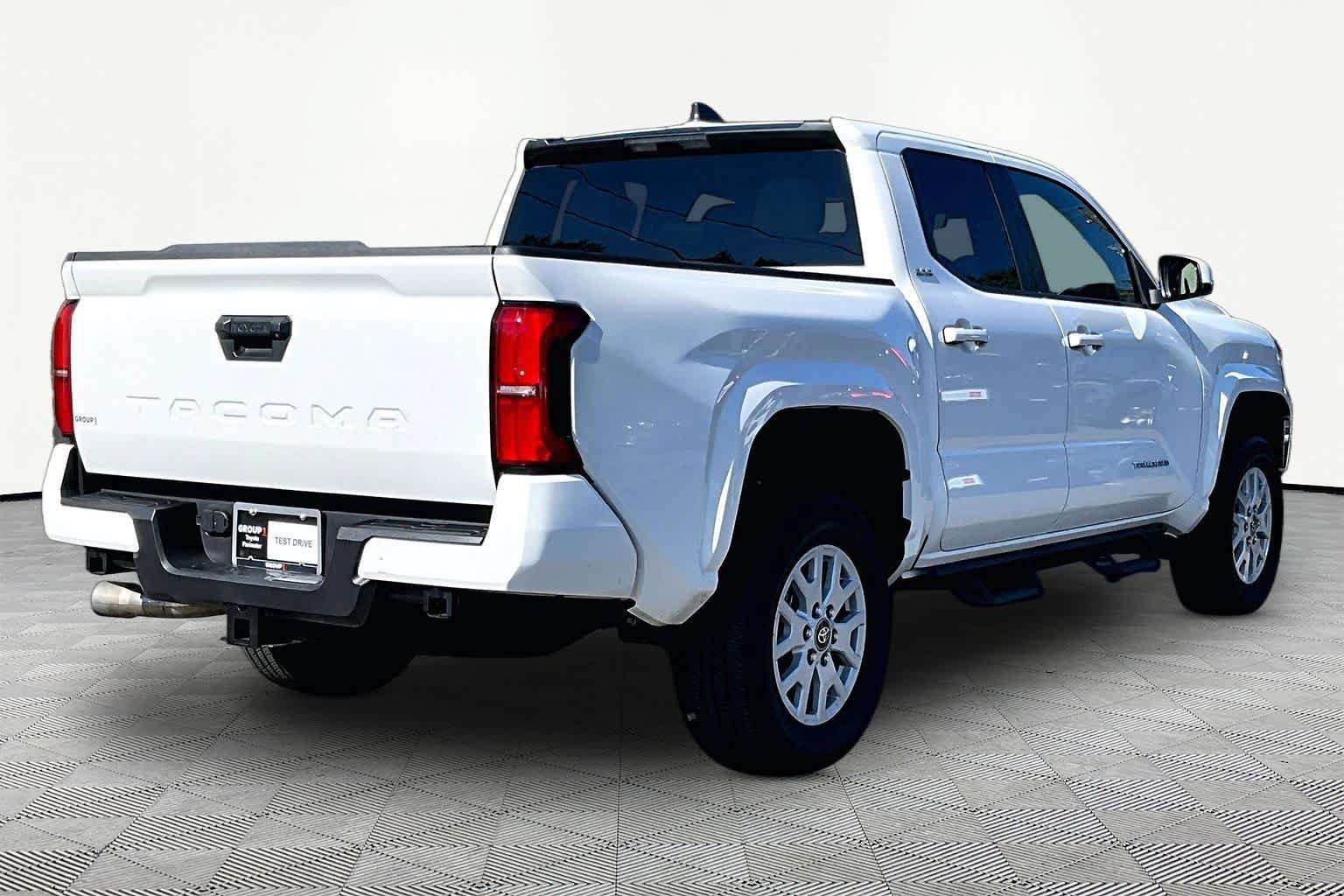 Used 2025 Toyota Tacoma SR5 RWD image 13