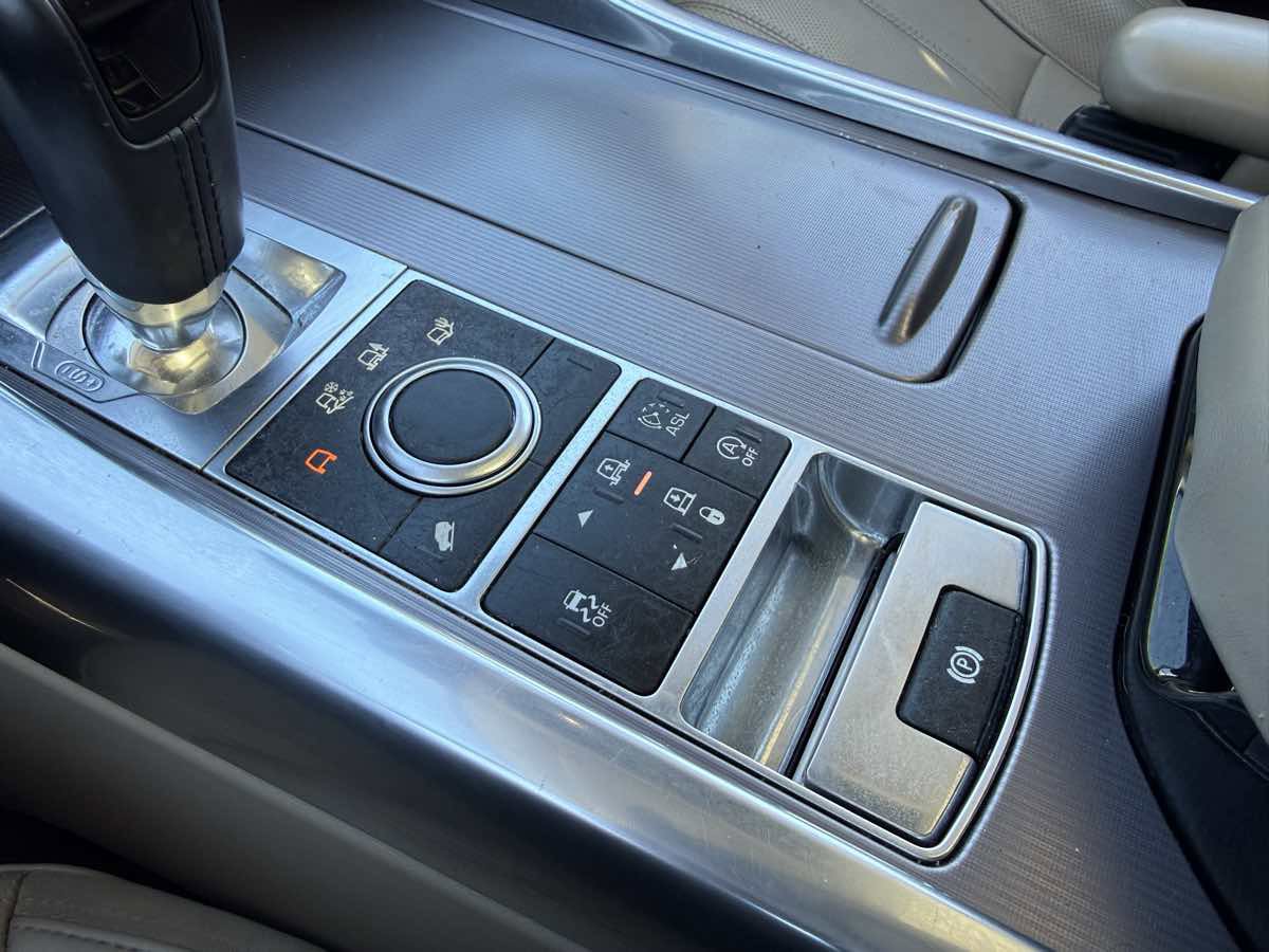 Used 2015 Land Rover Range Rover Sport HSE image 27