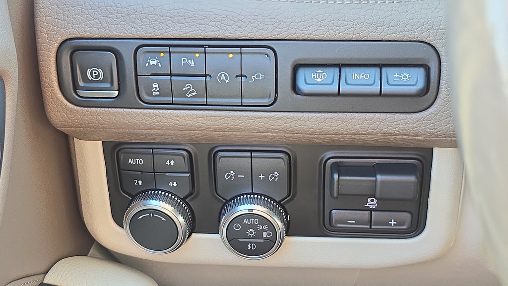 Used 2021 GMC Yukon XL Denali w/ Denali Premium Package AWD/4WD image 26