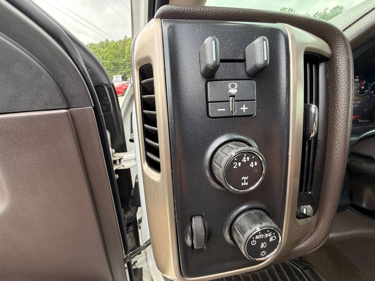 Used 2015 GMC Sierra 2500 Denali w/ Duramax Plus Package AWD/4WD image 20