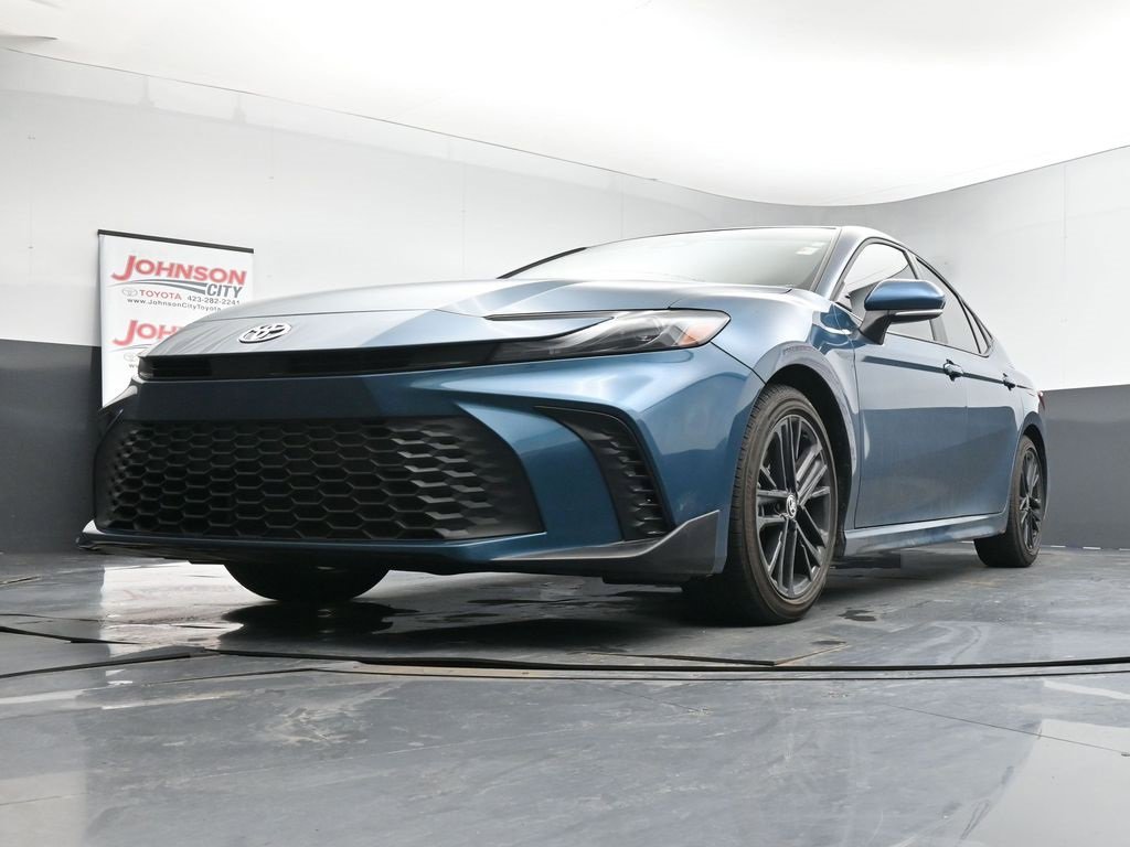 Used 2025 Toyota Camry SE w/ Convenience Package image 20