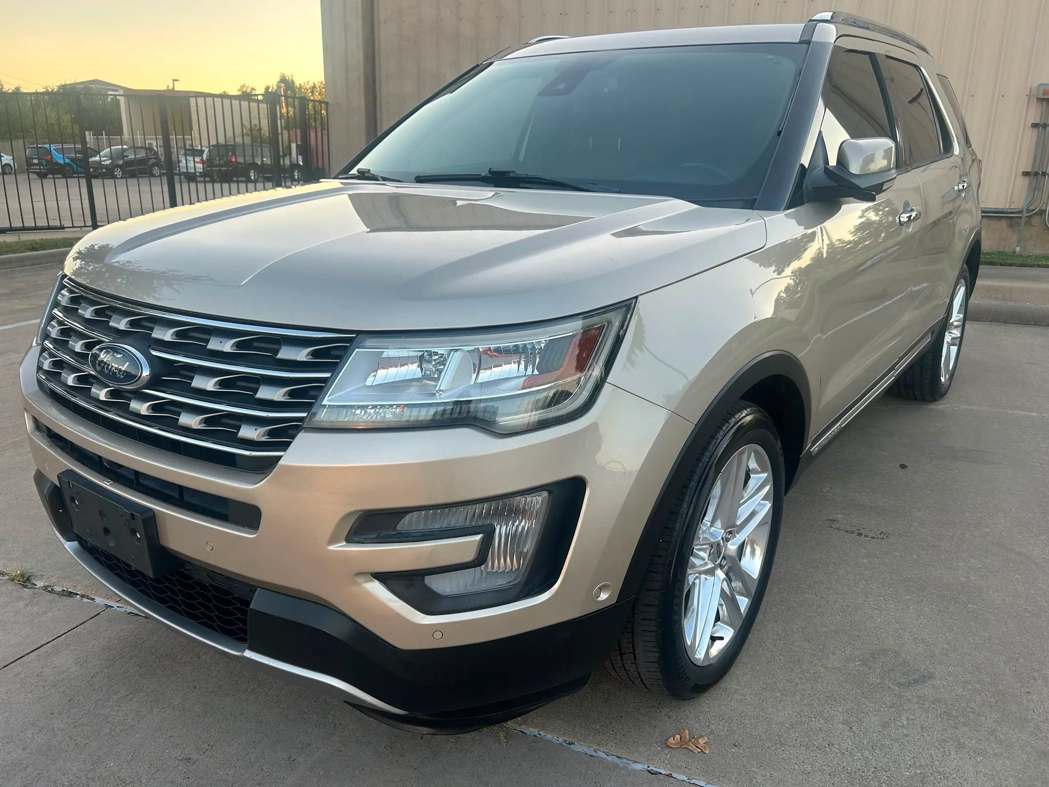 Used 2017 Ford Explorer Limited w/ Equipment Group 301A FWD image 2