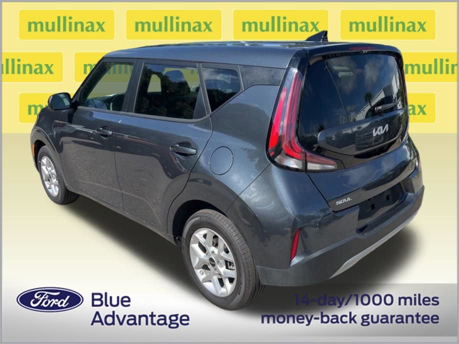 Used 2025 Kia Soul LX w/ LX Technology Package FWD image 3