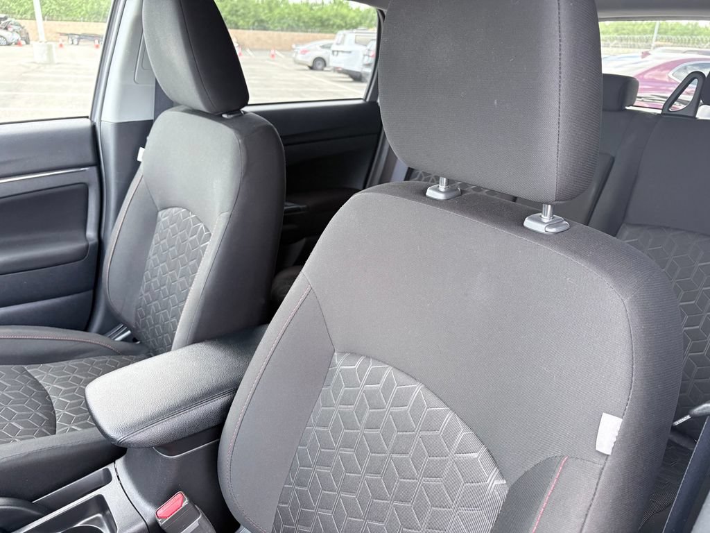 Used 2025 Mitsubishi Outlander Sport LE AWD/4WD image 12