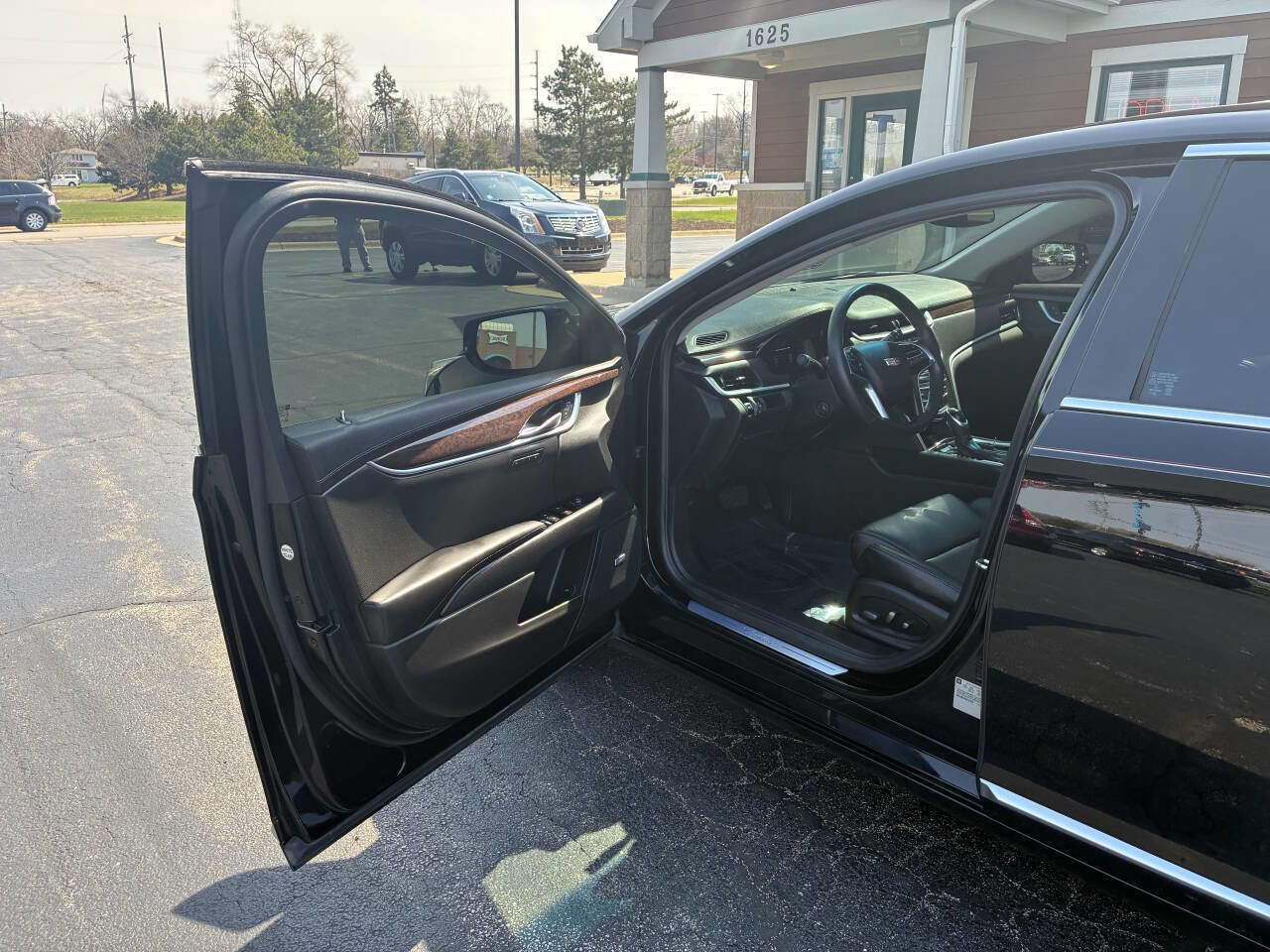 Used 2016 Cadillac XTS Luxury w/ Driver Awareness Package image 9