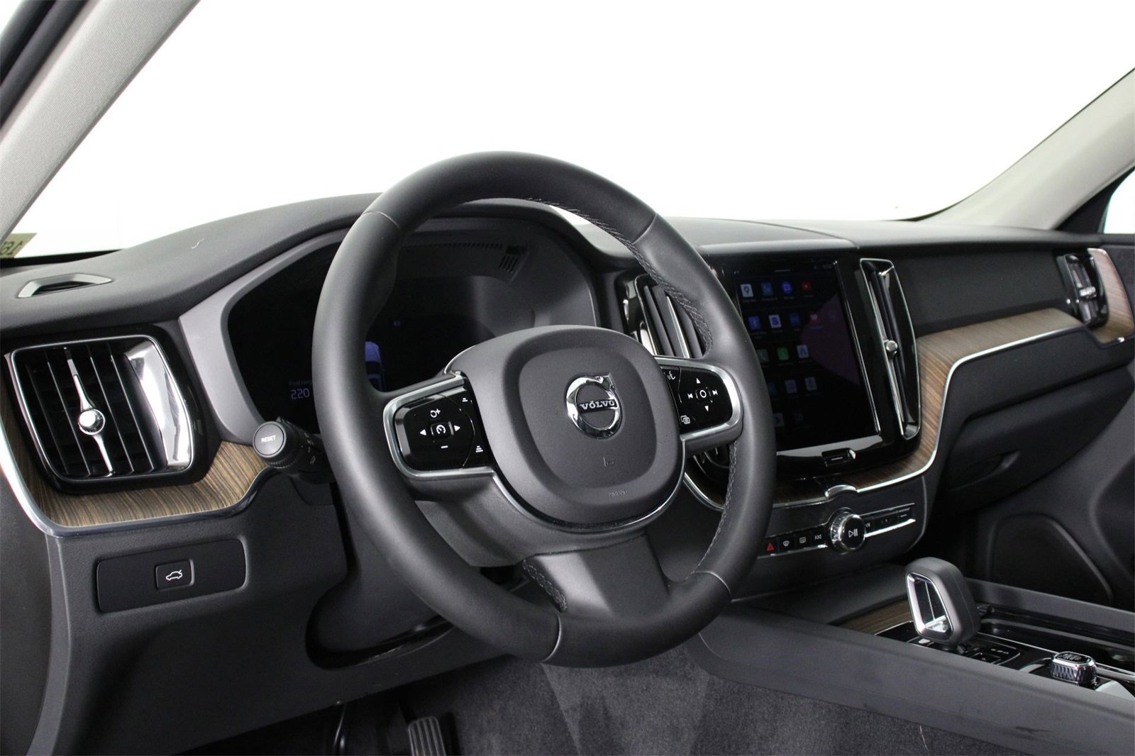 Certified 2023 Volvo XC60 B5 Plus w/ Protection Package Premier image 14