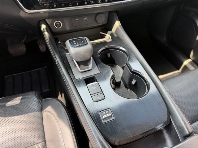 Used 2023 Nissan Rogue Platinum w/ Platinum Premium Package FWD image 16