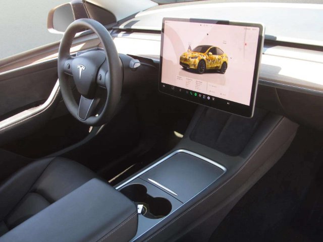 Used 2025 Tesla Model Y Long Range RWD image 9