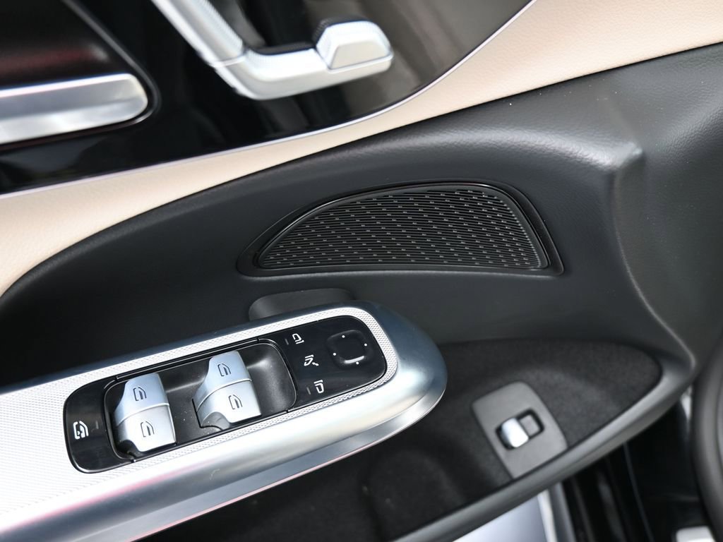 Used 2025 Mercedes-Benz E 350 4MATIC Sedan image 15