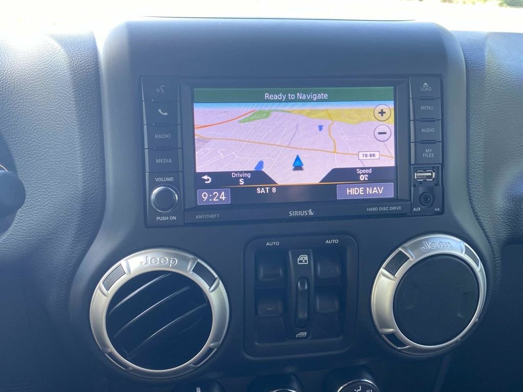 Used 2018 Jeep Wrangler Unlimited Sahara w/ Connectivity Group AWD/4WD image 22