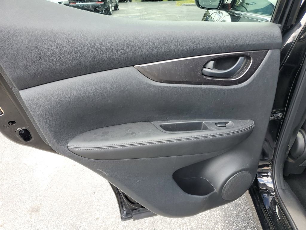 Used 2022 Nissan Rogue Sport S image 8