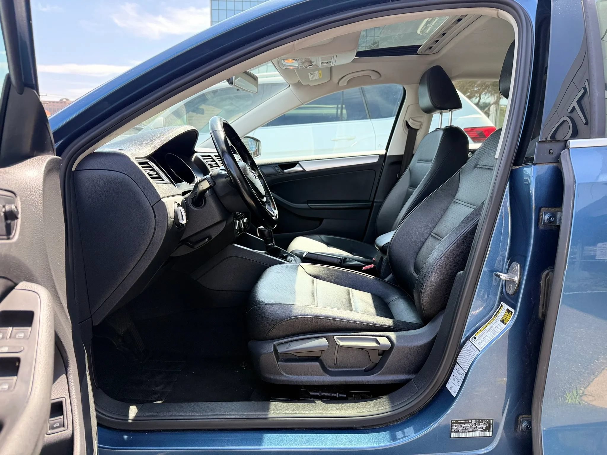 Used 2017 Volkswagen Jetta SE FWD image 10