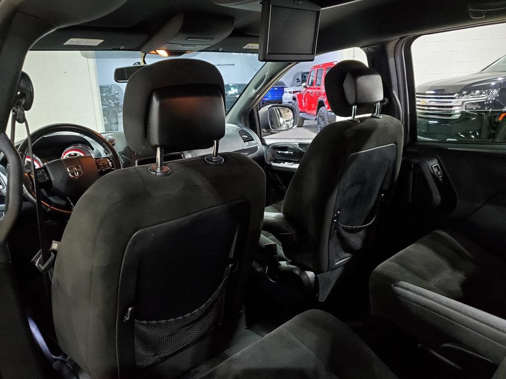 Used 2016 Dodge Grand Caravan SE FWD image 26