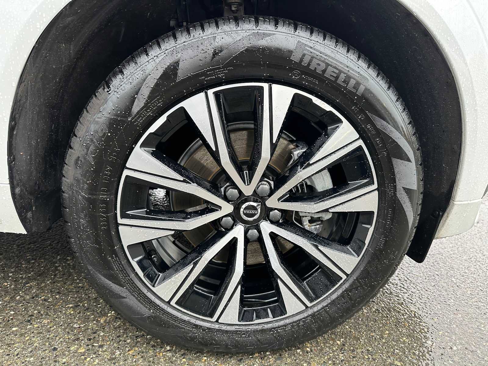 Used 2025 Volvo XC60 B5 Core w/ Protection Package Premier image 9