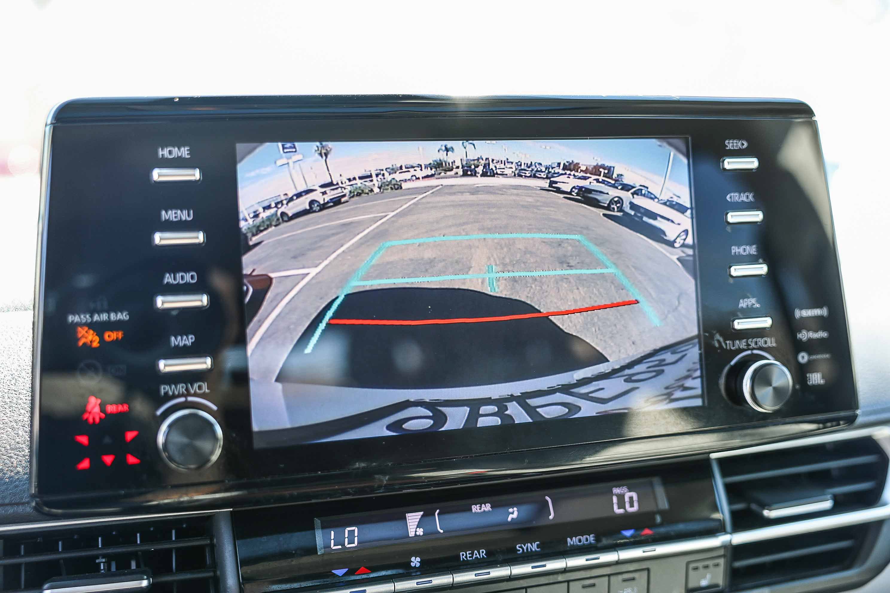 Used 2022 Toyota Sienna XLE w/ XLE Plus Package FWD image 19