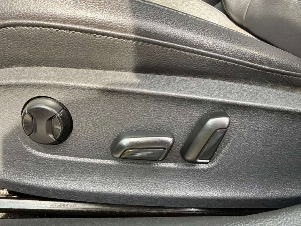 Used 2014 Volkswagen Passat TDI SE FWD image 31