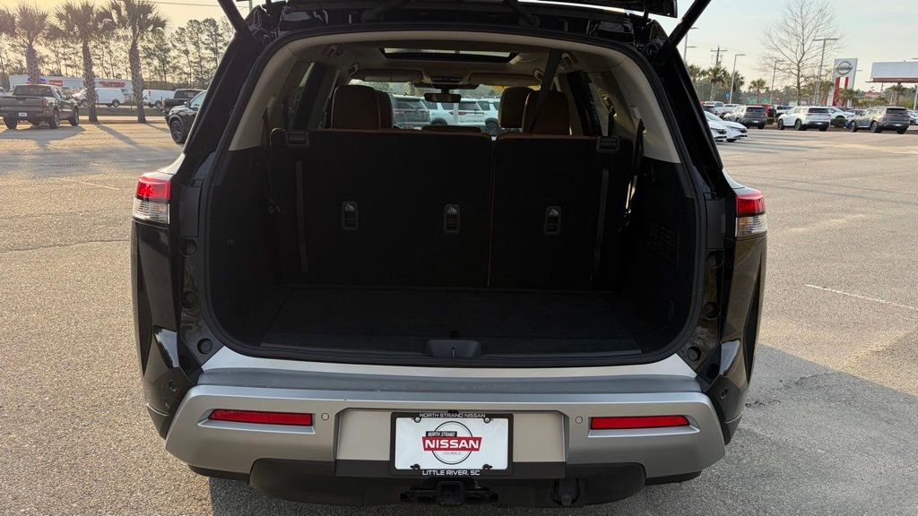 Certified 2025 Nissan Pathfinder Platinum AWD/4WD image 6