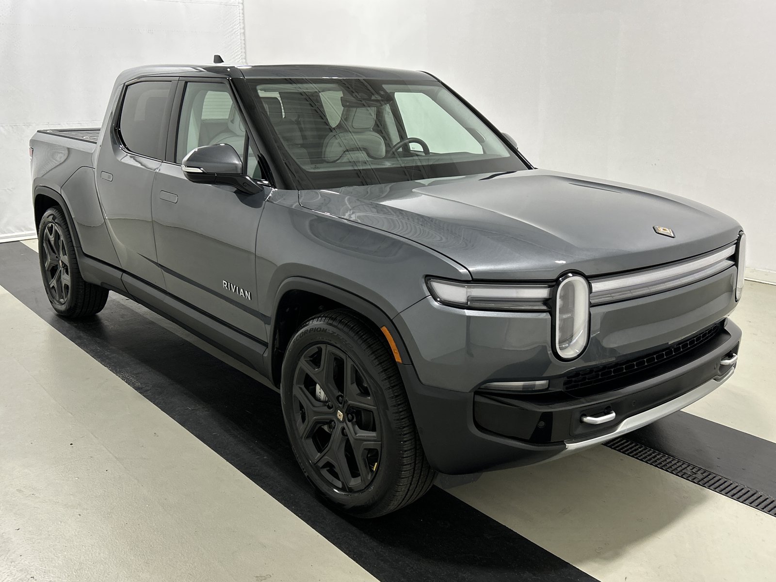 Used 2025 Rivian R1T Adventure AWD/4WD image 7