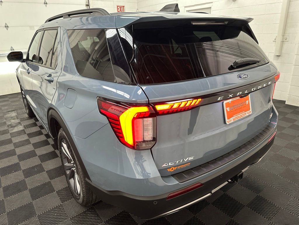 Used 2025 Ford Explorer Active w/ Active Comfort Package AWD/4WD image 8