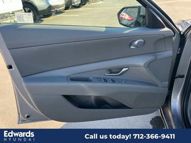 New 2025 Hyundai Elantra SE image 15