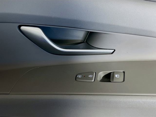 Used 2025 Hyundai Elantra Sport image 32