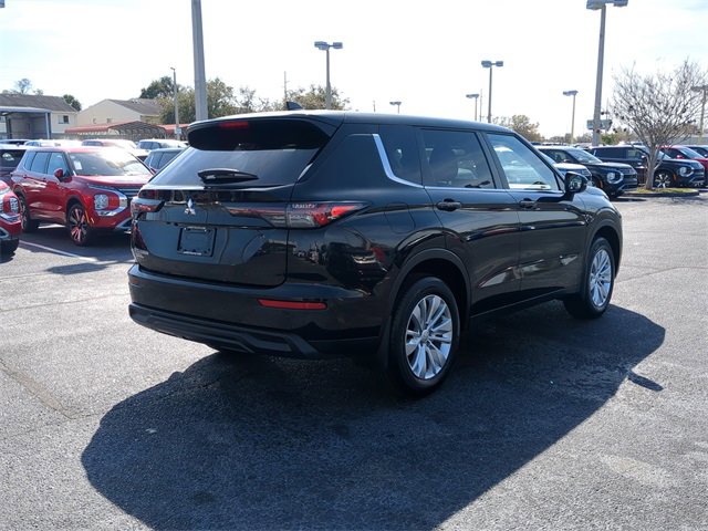 New 2025 Mitsubishi Outlander ES image 6